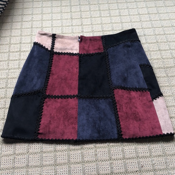 Romeo + Juliet Suede multi color skirt - Picture 2 of 3